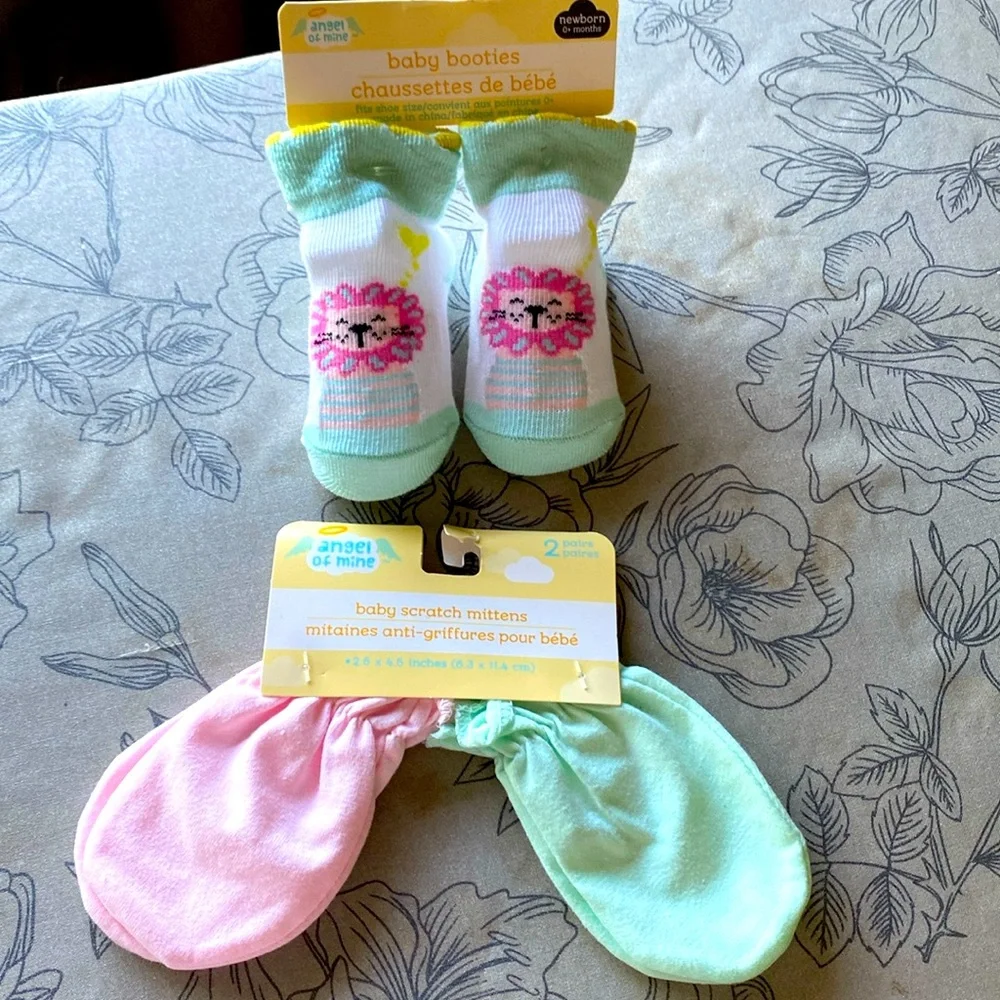 NEW Baby Booties & Scratch Mittens